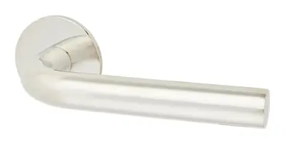 Sorn lever door handle in polished stainless (H07) – McKee Joinery, Ayrshire
