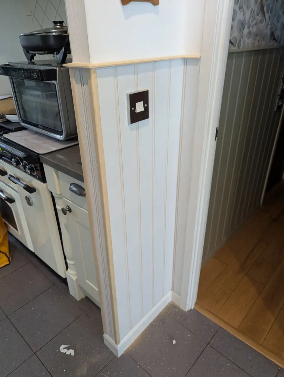 Kitchen pier with light switch